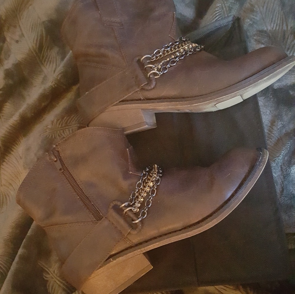 Boots - Picture 1 of 8